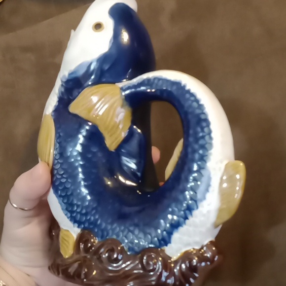 Vintage Majolica Leaping Blue & White Fish Jug - Picture 5 of 6